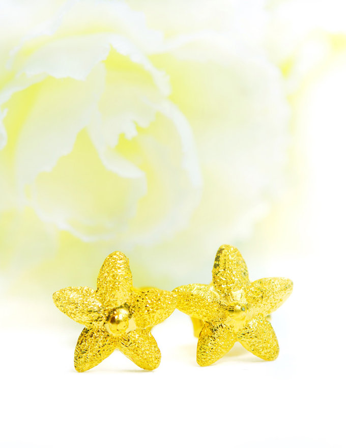 ต่างหู ทองคำแท้ ลายดอกไม้เนื้อทราย หนัก 1/2 สลึง