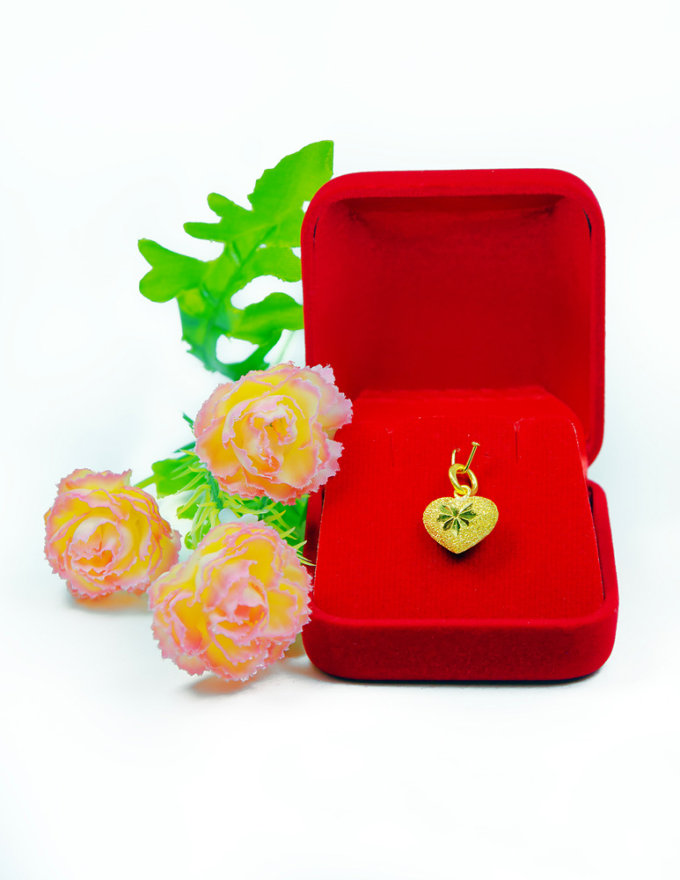 จี้ ทองคำแท้ รูปหัวใจตัดลาย น้ำหนักทอง 1/2 สลึง จี้ ทองคำแท้ รูปหัวใจตัดลาย น้ำหนักทอง 1/2 สลึง