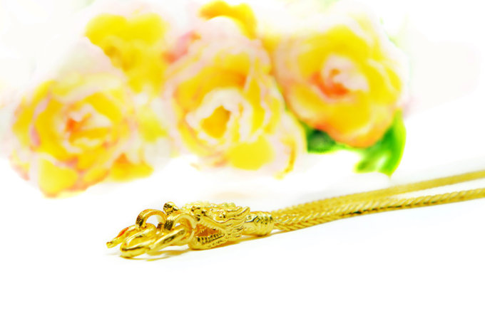 สร้อยคอ ทองคำแท้ ตัวสร้อยเป็นลายสี่เสาตัดลาย หัวจรวดเป็นมังกร สวยงาม น้ำหนักทอง 2 บาท