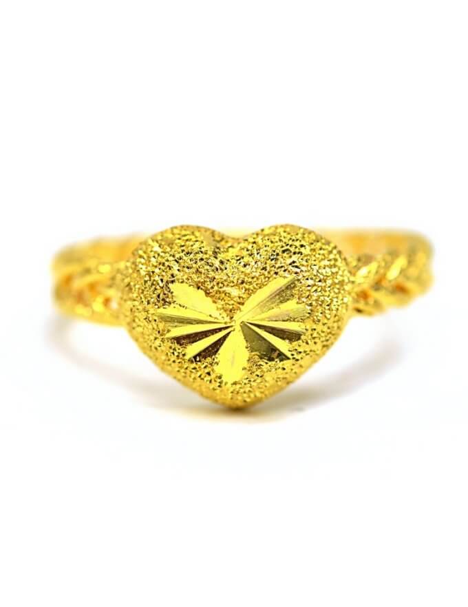 แหวน ทองคำแท้ ลายหัวใจฉีด จิกเพชร หนัก 1/2 สลึง