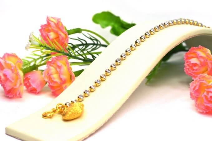 สร้อยข้อมือ ทองคำ 1 บาท ลายมูนเหลือบ ระย้าหัวใจจิกเพชรตัดลาย